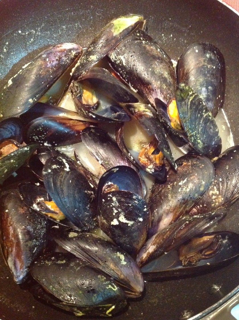 ムール貝のトマトとガーリックスープ蒸しのレシピ