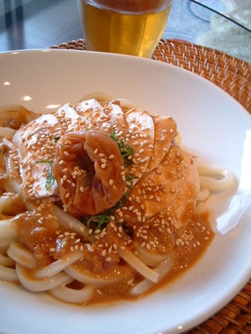 蒸し鶏の梅ごまだれうどん