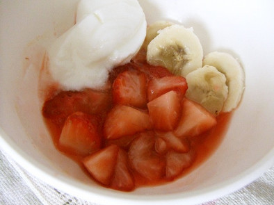 離乳食　イチゴのジャム風デザートの写真
