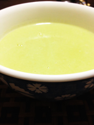 グリーンピースのスープ（ポタージュ）の写真