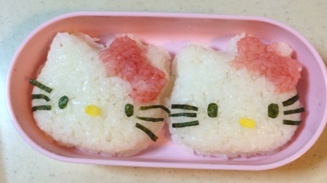 キティちゃんおにぎり 簡単キャラ弁デコ弁 レシピ 作り方 By しろのちゃん クックパッド 簡単おいしいみんなのレシピが360万品