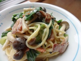 チンゲン菜とベーコンの豆乳クリームパスタ