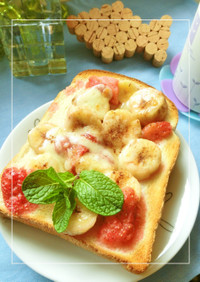 ❁甘酸っぱい❁苺とバナナのチーズトースト