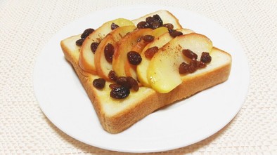 〖林檎のレーズン煮トースト〗の写真