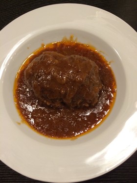 簡単なのにお味は本格的な煮込みハンバーグ