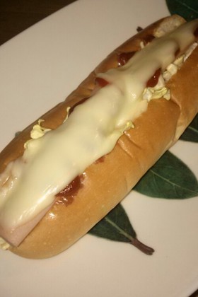 チーズのせホットドッグ