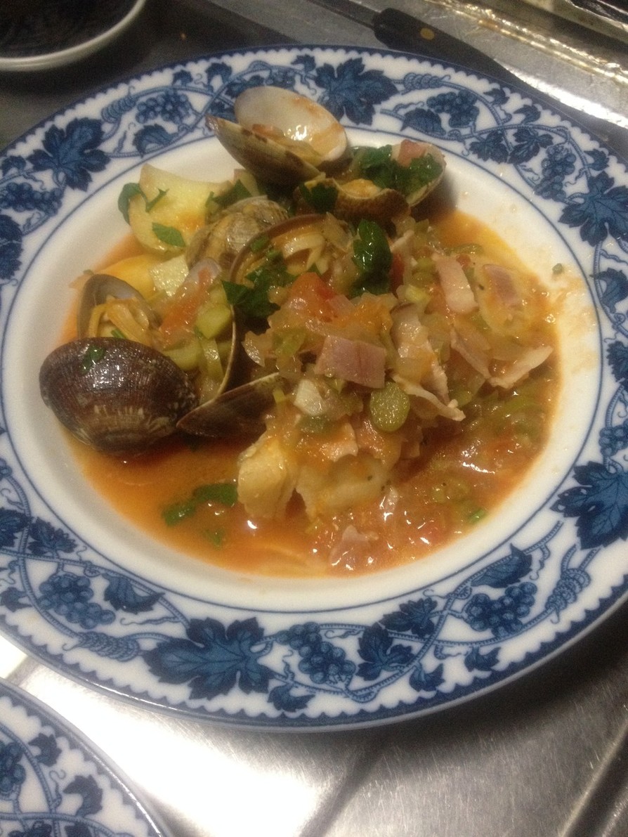 白身魚とアサリのベーコン・トマト煮の画像