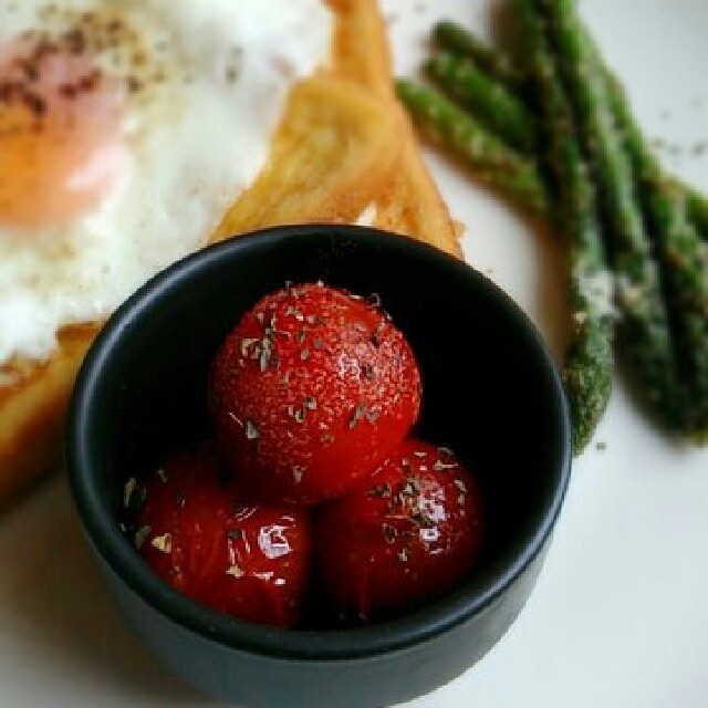 ミニトマトのオリーブ炒め—バジル風味—の画像