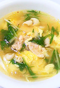 鶏皮・ゆで鶏の茹で汁で卵入りキムチスープ