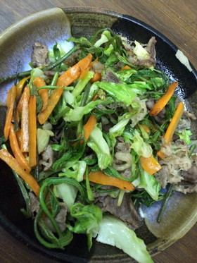 旬のコシアブラと春キャベツを牛肉と。