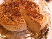 カマンベールチーズの燻製の写真