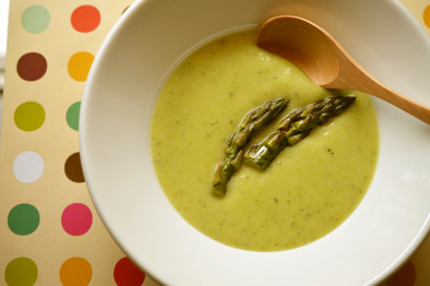 アスパラガスの冷製スープの写真