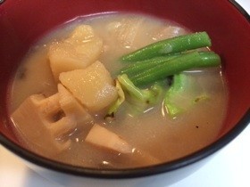 春キャベツとジャガイモの お味噌汁の画像