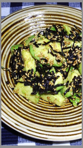 おつまみに!濃厚アボカドの塩昆布和え