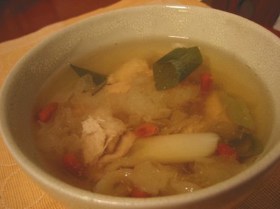 白きくらげとささみのスープの写真