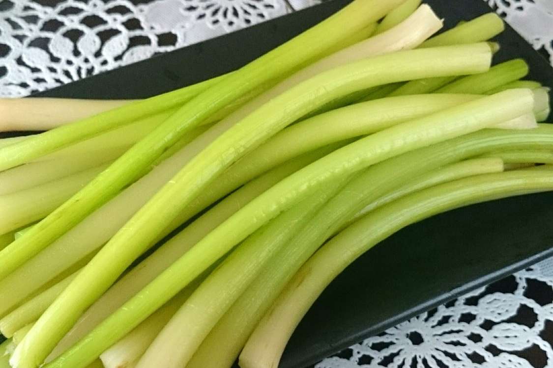 ふき 野草ツワブキ の下ごしらえ 保存 レシピ 作り方 By まなげ クックパッド 簡単おいしいみんなのレシピが379万品