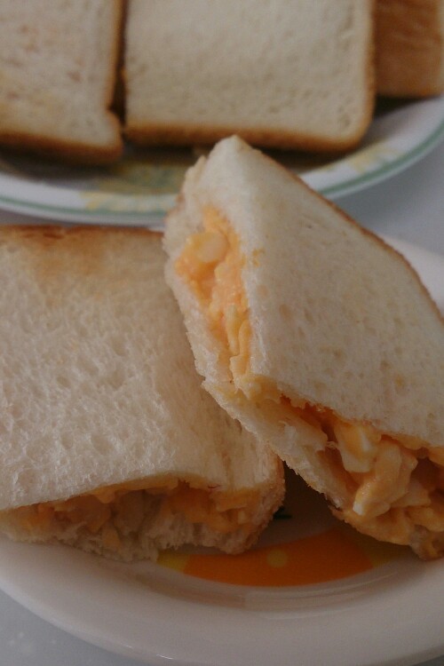 子供が上手に食べられるサンドイッチ切り方の画像