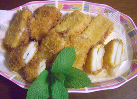 チーズと梅肉のカマボコはさみ揚げ