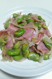 そらまめとベーコンのバター炒め♪の写真