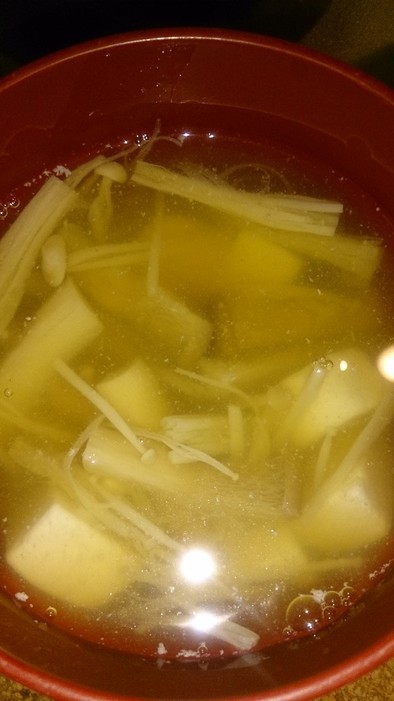 豆腐とキノコの中華スープの写真