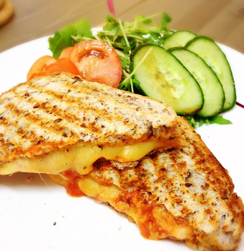 とろけるチーズ＆ハムのトーストサンド by commebijou 【クックパッド】 簡単おいしいみんなのレシピが357万品