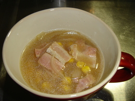 ベーコンと玉ねぎのスープ