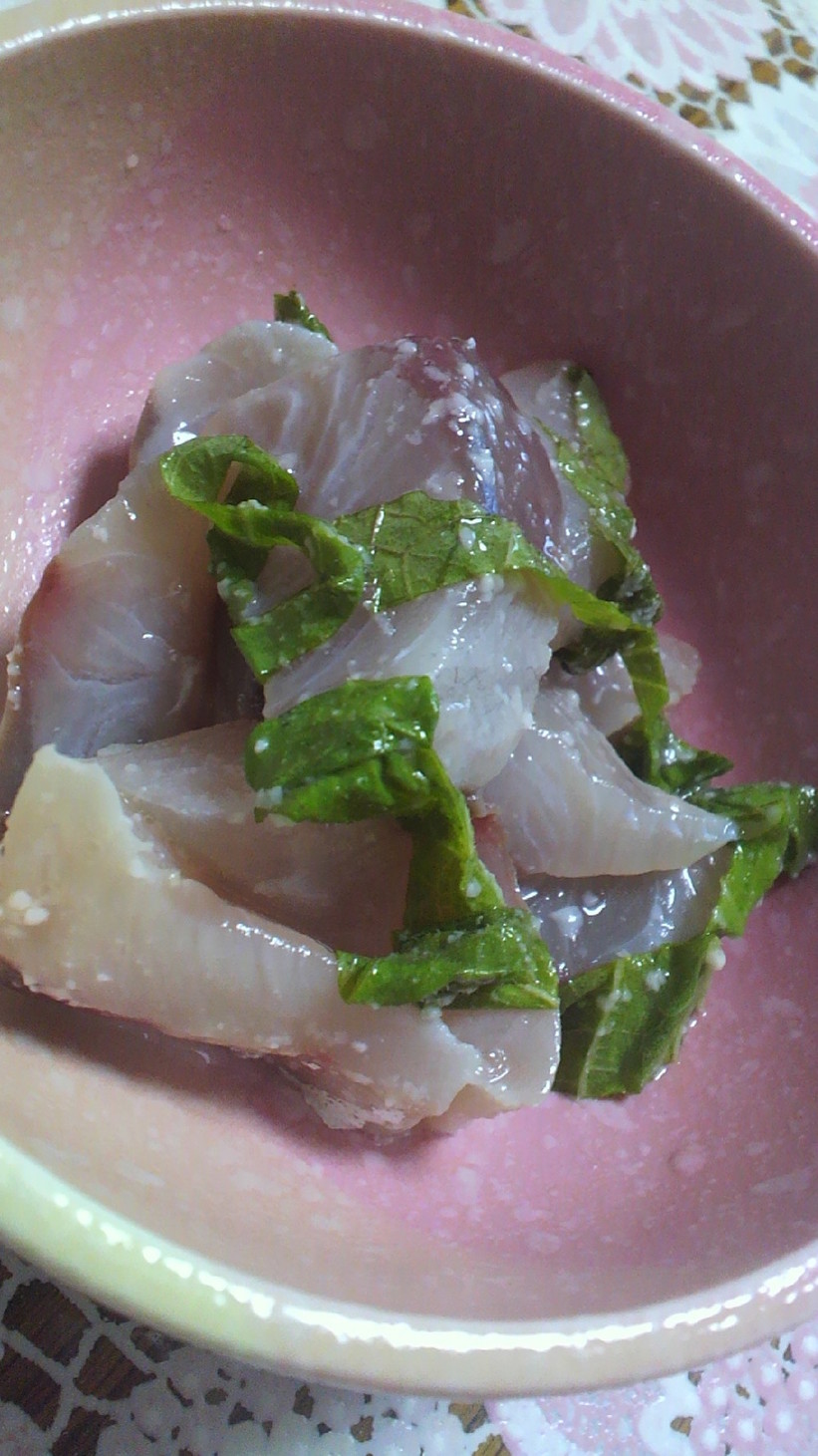 さしみ大葉の塩糀と焼酎と寿司酢漬けの画像