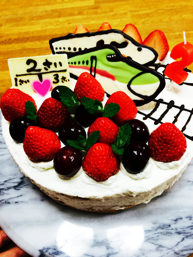2歳の誕生日♬ 新幹線はやぶさのケーキ♡の画像