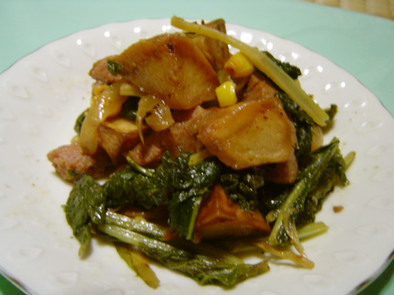小松菜と揚げポテの炒め物の写真