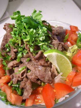 メインディッシュで☆タイ風牛肉サラダ