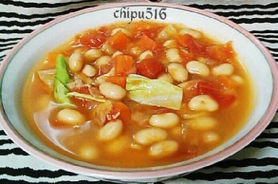ダイエットにも！大豆とトマトの野菜スープの写真