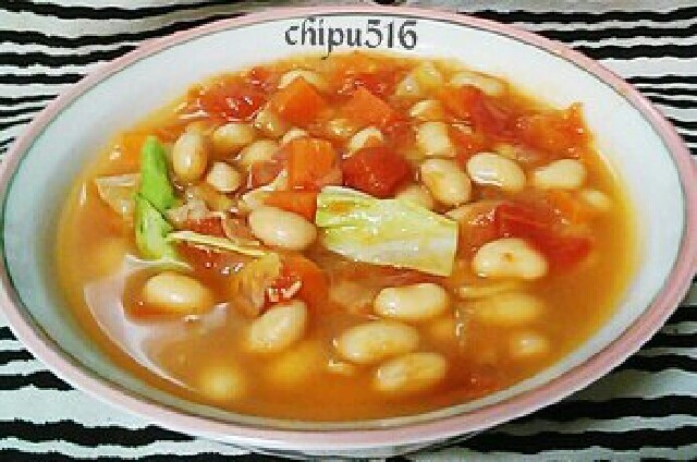 ダイエットにも！大豆とトマトの野菜スープの画像