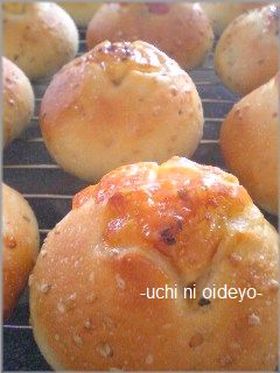 手捏ねパン♪ブロックベーコンとセサミ