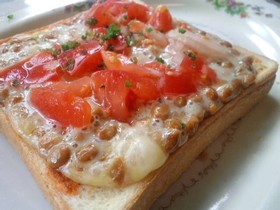 特製納豆チーズトースト