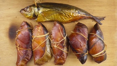 鯵・鮭・鰤の燻製の写真