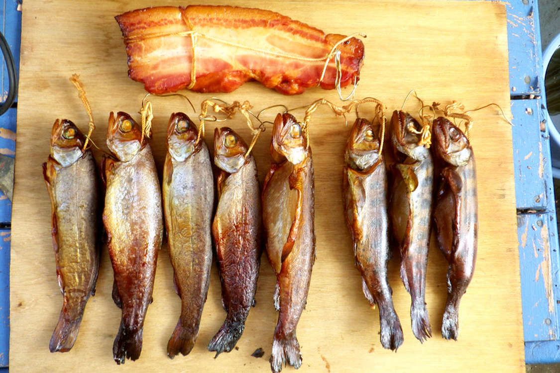 にじますと山女魚とベーコンの燻製 レシピ 作り方 By フランク爺 クックパッド 簡単おいしいみんなのレシピが379万品