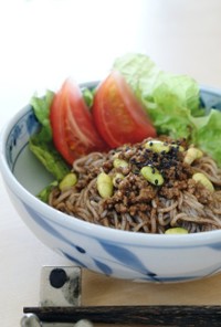 黒胡麻ピビン麺