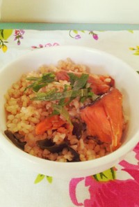 簡単&安価☆鮭の玄米炊込ご飯