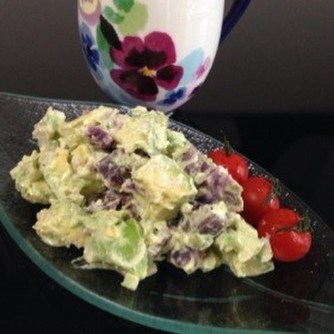 紫芋とアボカドのサラダ