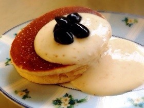 豆乳パンケーキ 黒豆ヨーグルト添えの画像