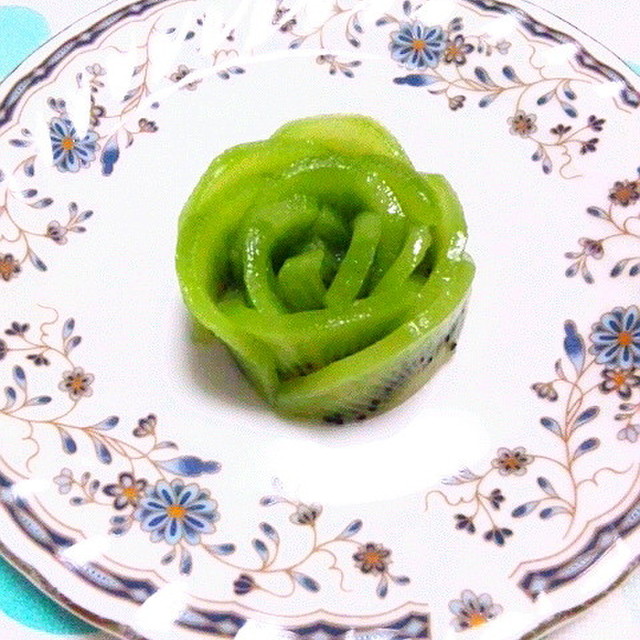 簡単 キウイでバラの飾り切り ケーキにも レシピ 作り方 By まっちー食堂 クックパッド 簡単おいしいみんなのレシピが374万品
