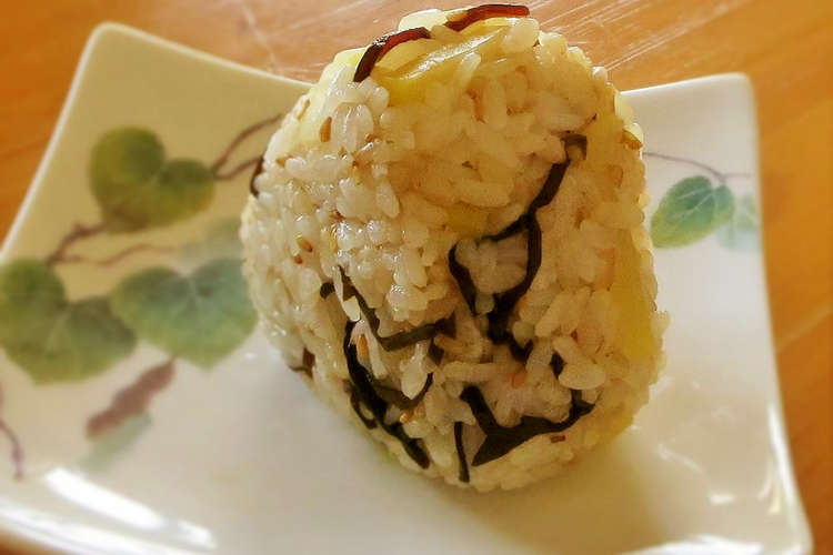 昆布たくあん おにぎり レシピ 作り方 By ワインパープル クックパッド 簡単おいしいみんなのレシピが353万品