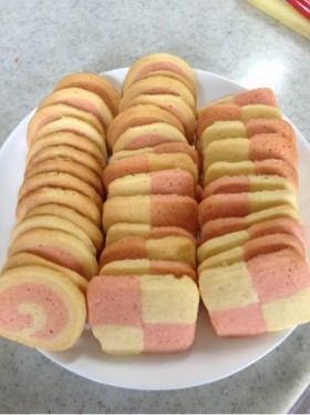 ピンクのアイスボックスクッキーの画像