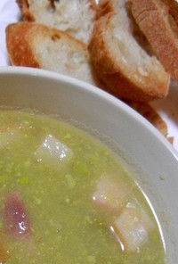 エンドウ豆と新ジャガとベーコンのスープ