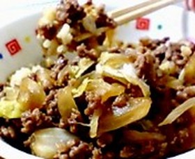 ひき肉と玉葱の甘辛丼