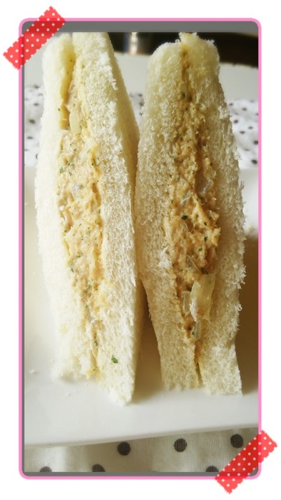 美味しいパン屋さんのツナサンドイッチの写真