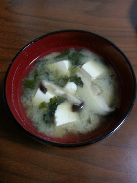 あざみと椎茸の味噌汁