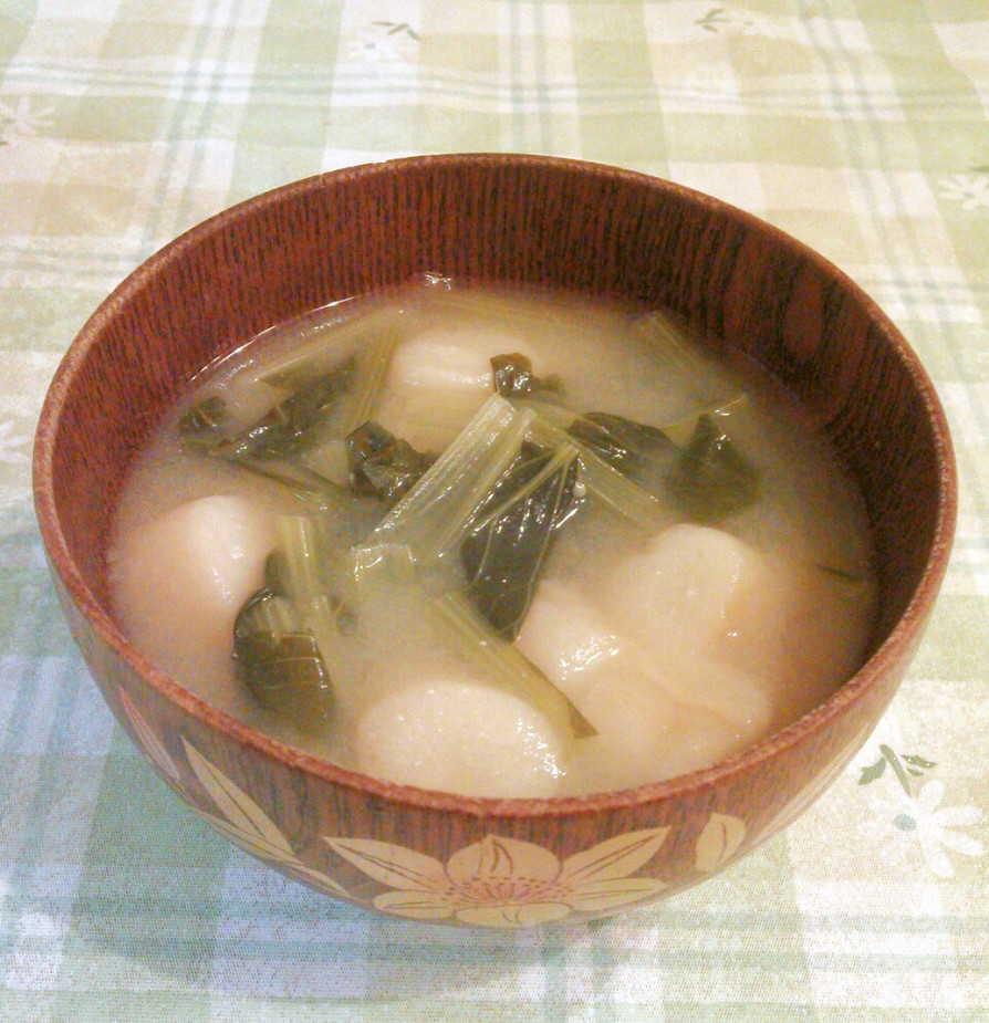 小松菜とお麩の味噌汁の画像