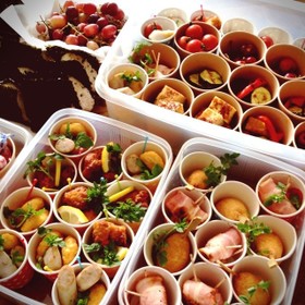 紙コップでお弁当 運動会など