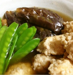 揚げ茄子と鶏団子の煮物